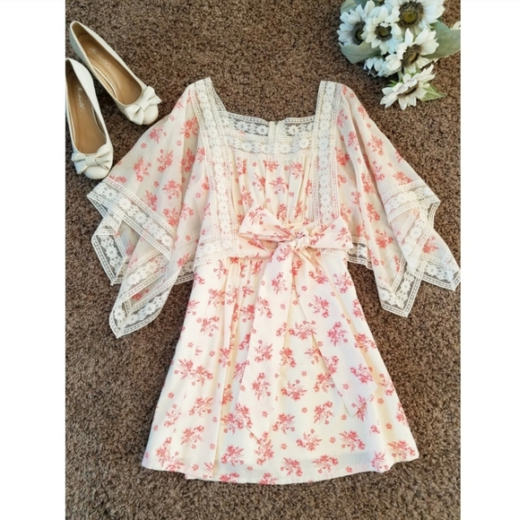 Vintage Dresses & Skirts - Vintage floral dress
